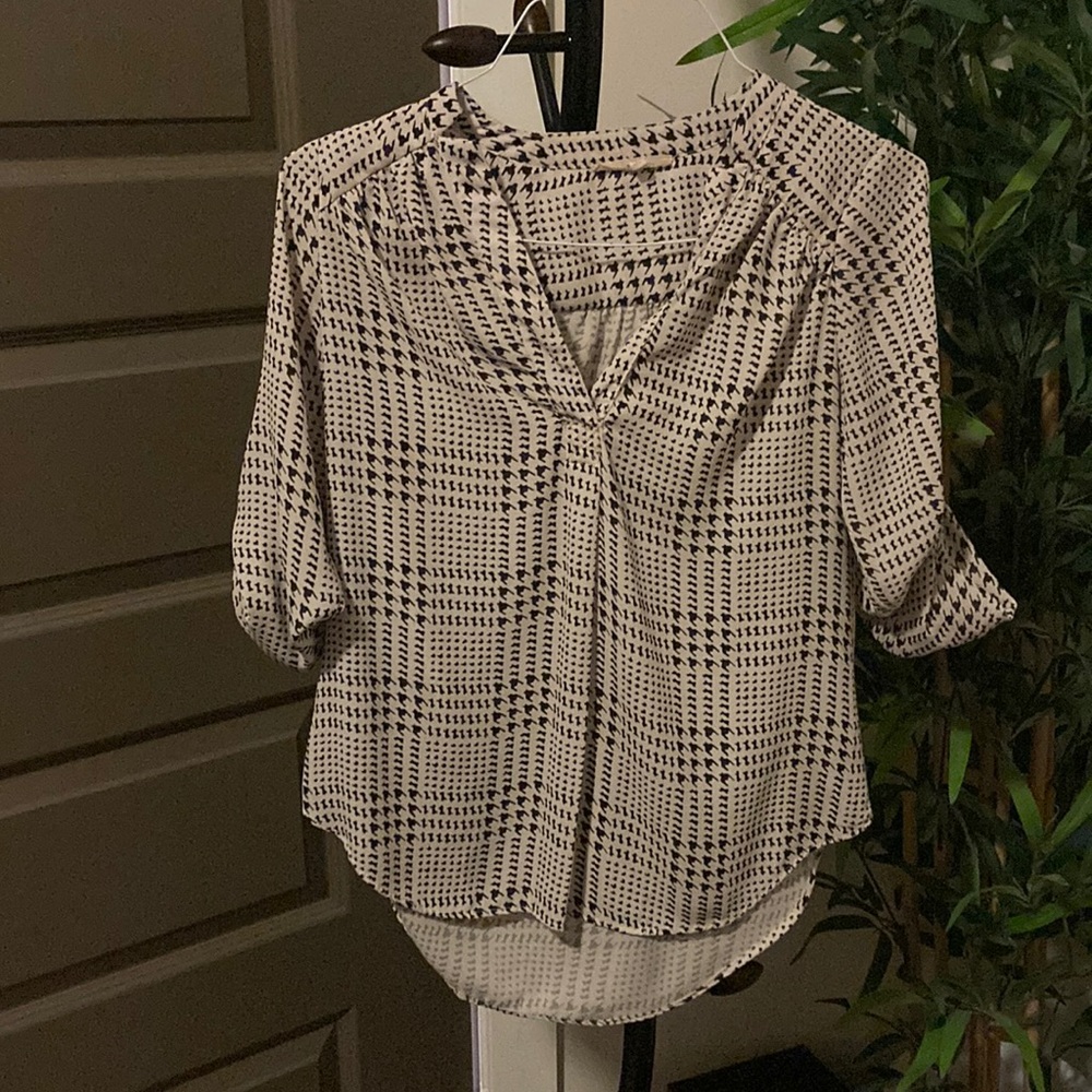 ⭐️off white geometric blouse⭐️